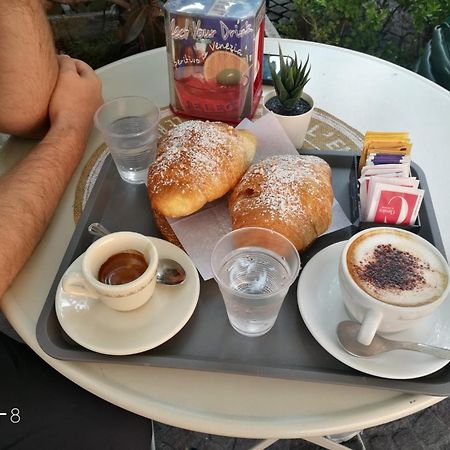 B&B Carme Napoli Eksteriør bilde